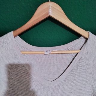 Camiseta GAP plateada de manga larga