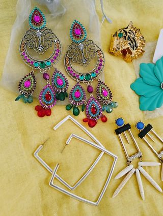Lote de pendientes de piedras preciosas