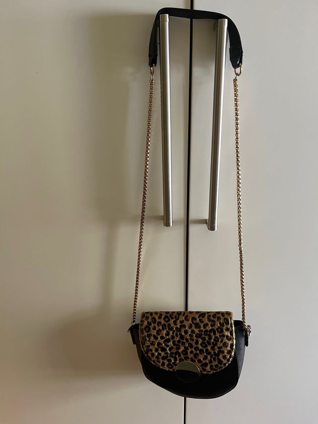 Bolso de hombro leopardo y negro