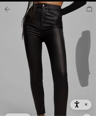 Pantalones efecto piel Zara negros