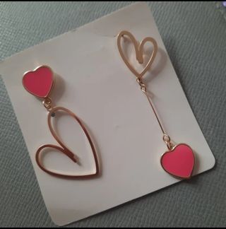 Par de Pendientes colgantes rigidos, asimétricos 