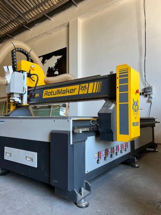 FRESADORA CNC 1300 X 2500 MM CON BOMBA