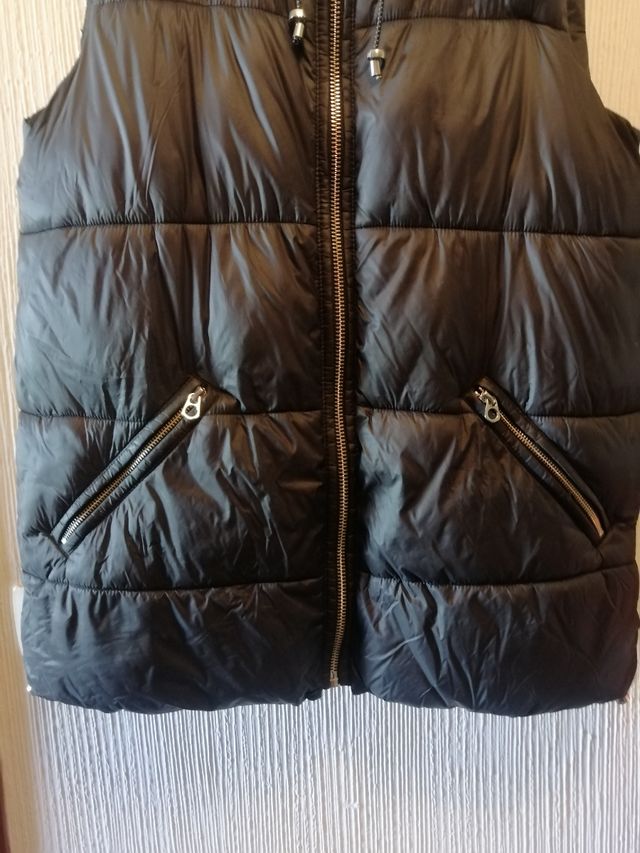 Anorak Zara Negro con Capucha,