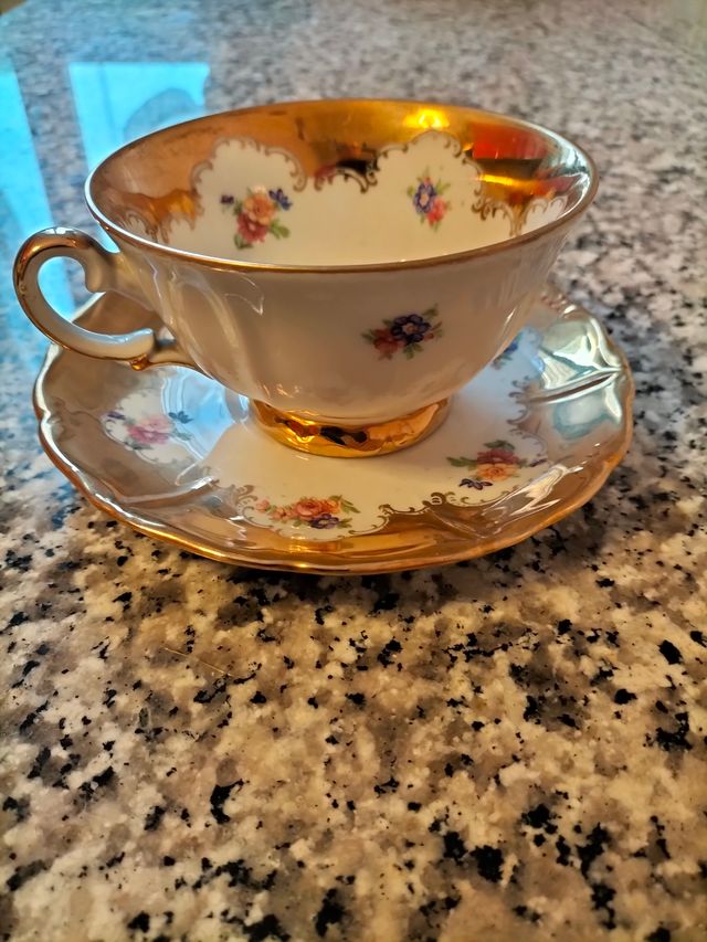 Servizio con Theiera e 2 tazze da the