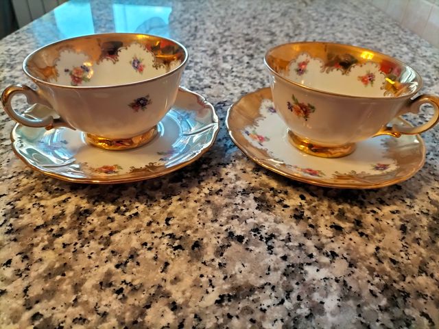 Servizio con Theiera e 2 tazze da the