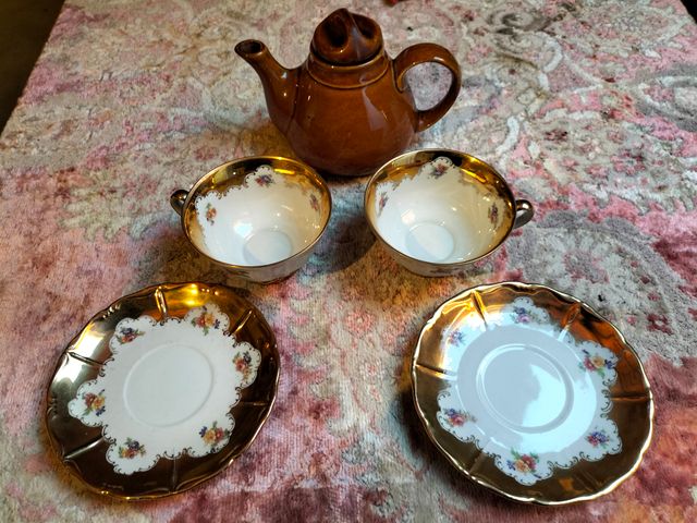 Servizio con Theiera e 2 tazze da the