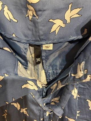 Pantalón corto estampado de pájaros