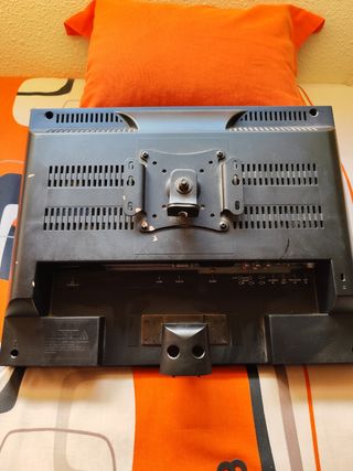 Televisor VDC 19 pulgadas + acople pared.