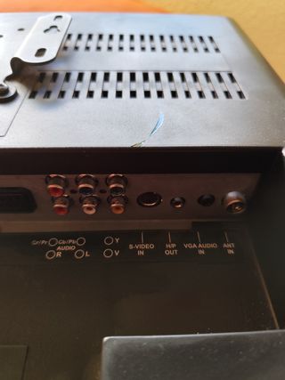 Televisor VDC 19 pulgadas + acople pared.