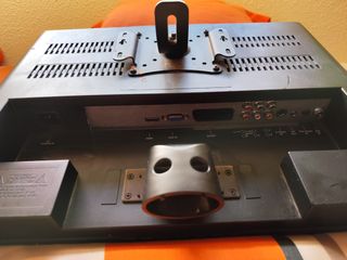 Televisor VDC 19 pulgadas + acople pared.