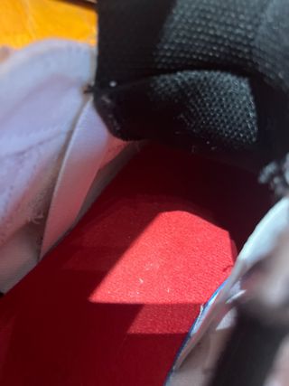 Zapatillas Jordan Blancas y Rojas