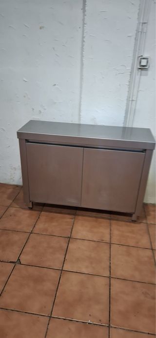 Mueble de acero inoxidable