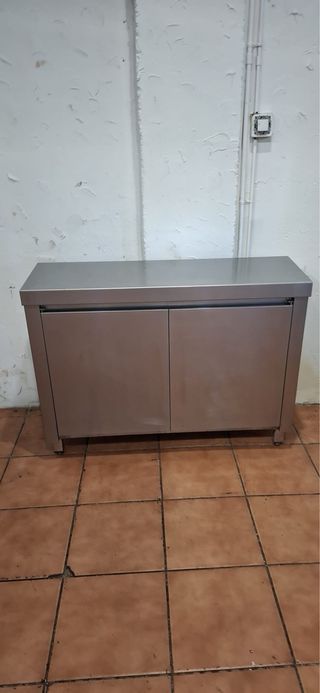 Mueble de acero inoxidable