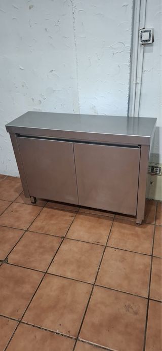 Mueble de acero inoxidable