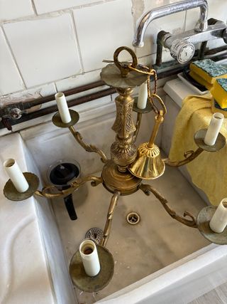 Lámpara de araña antigua dorada