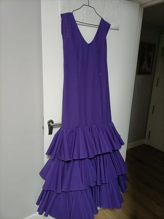 Traje de flamenca morado hecho a medida  