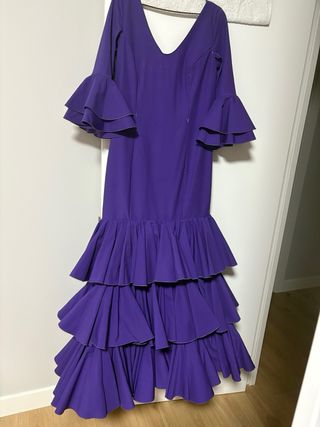 Traje de flamenca morado hecho a medida  