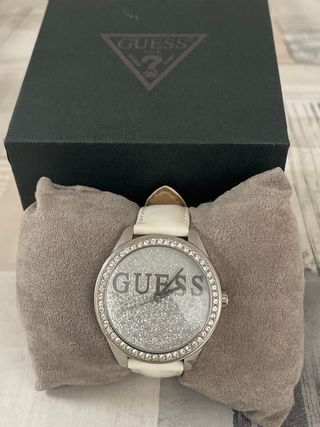 Reloj Guess Mujer Blanco y Plateado