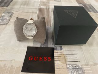 Reloj Guess Mujer Blanco y Plateado