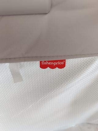 Minicuna bebé gris con peluches