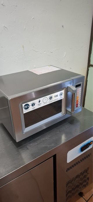 Microondas Industrial 25L 1000W