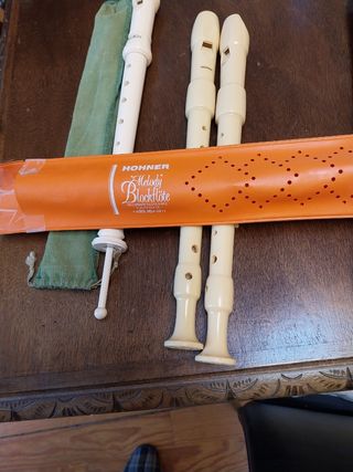 3 Flautas Dulces,2 marca Hohner y 1 marca Aulos.