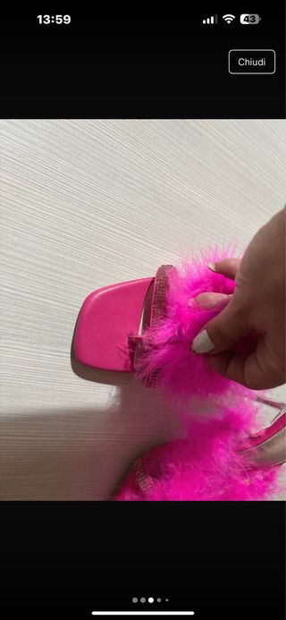 Sandali fucsia con piume e tacco 10 cm
