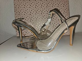 Sandalias de tacón transparentes plateadas