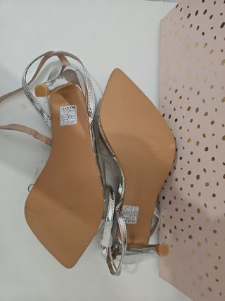 Sandalias de tacón transparentes plateadas