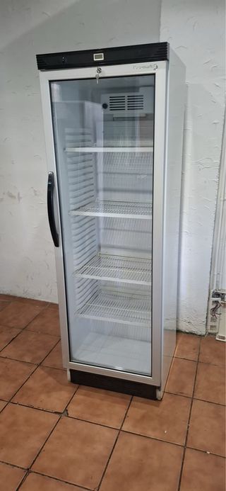 Nevera expositora de cristal