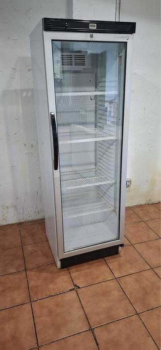 Nevera expositora de cristal