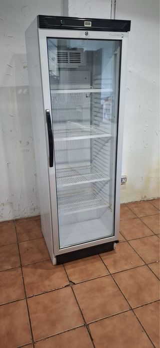 Nevera expositora de cristal