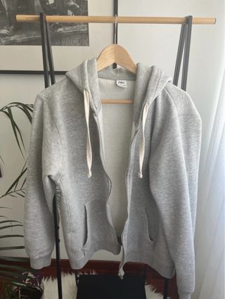 Sudadera Zara Gris con Capucha y Cremallera