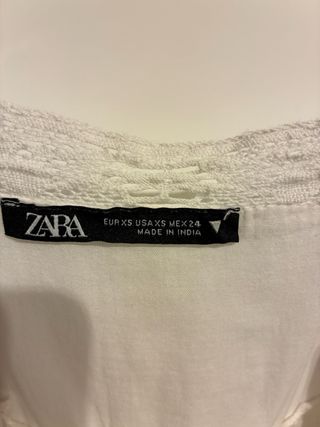 Vestido corto blanco con encaje