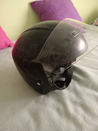 Casco de moto negro