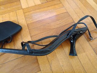 Sandalias negras Ideal Shoes multitiras