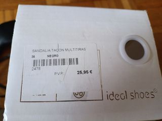 Sandalias negras Ideal Shoes multitiras