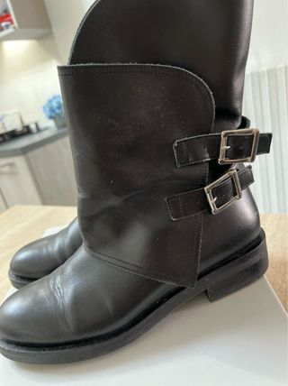 Stivaletti in pelle neri con fibbie