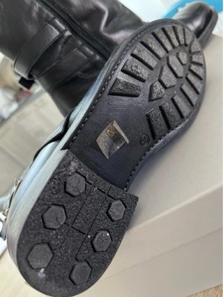 Stivaletti in pelle neri con fibbie