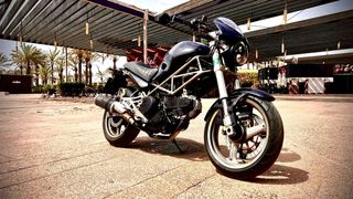 Moto Ducati monstes 600 dark