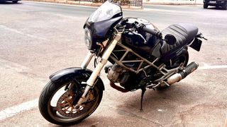Moto Ducati monstes 600 dark
