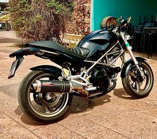 Moto Ducati monstes 600 dark