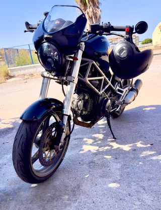 Moto Ducati monstes 600 dark