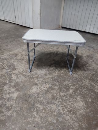MESA PEQUEÑA PLEGABLE PARA CAMA ó CAMPING