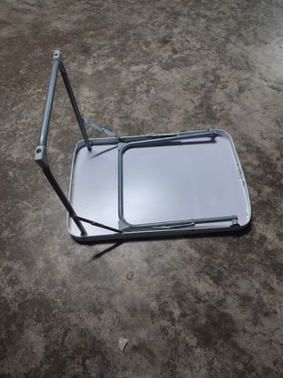 MESA PEQUEÑA PLEGABLE PARA CAMA ó CAMPING
