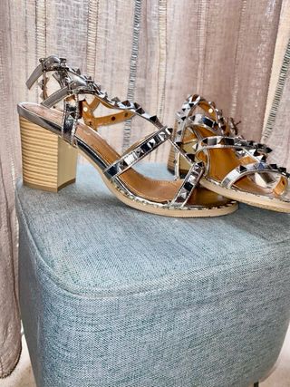 Sandali con tacco basso argento