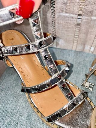 Sandali con tacco basso argento