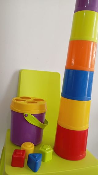 Juguete apilable de colores