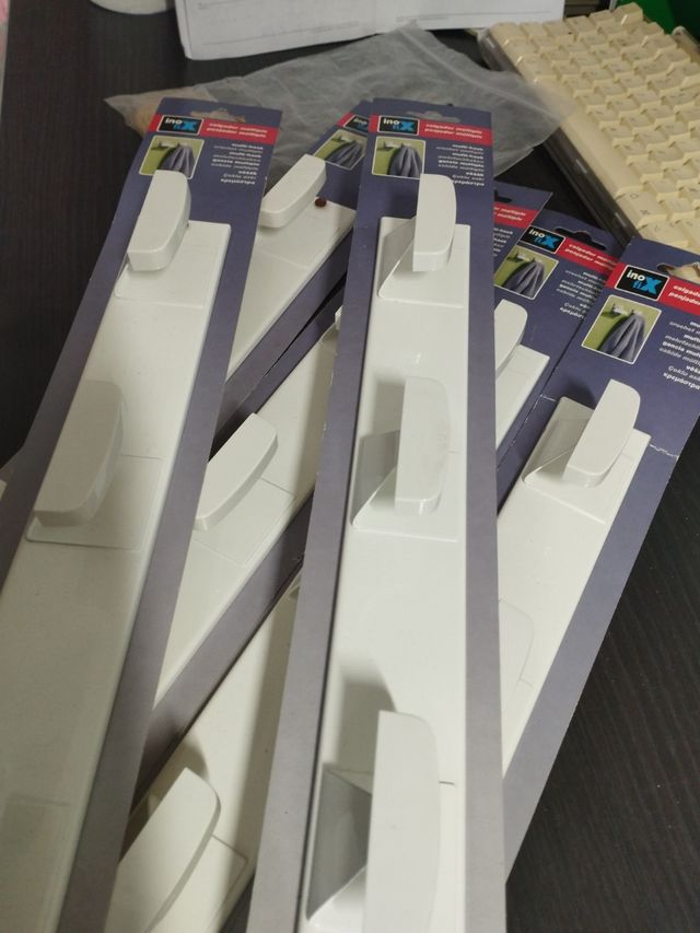 Colgador triple blanco INOFIX