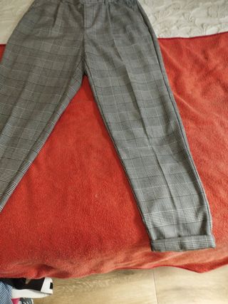 Pantalón de cuadros Bershka gris
